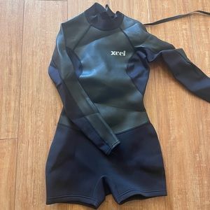 Women’s 3 mil long arm back zip spring suit